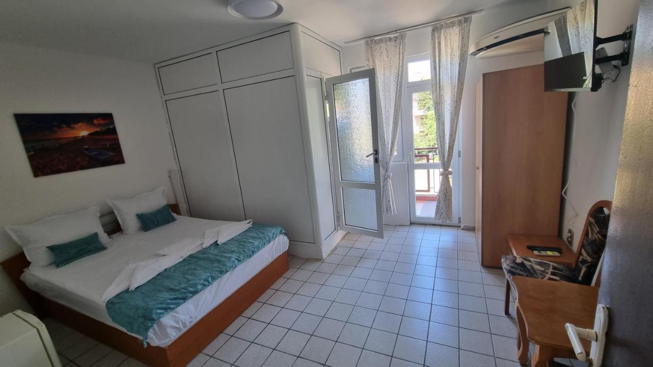 Къща За Гости Пиргос Burgas Exteriör bild