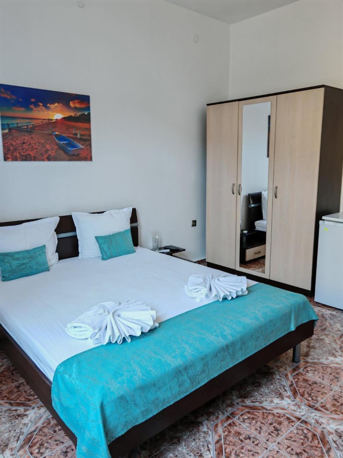 Къща За Гости Пиргос Burgas Exteriör bild