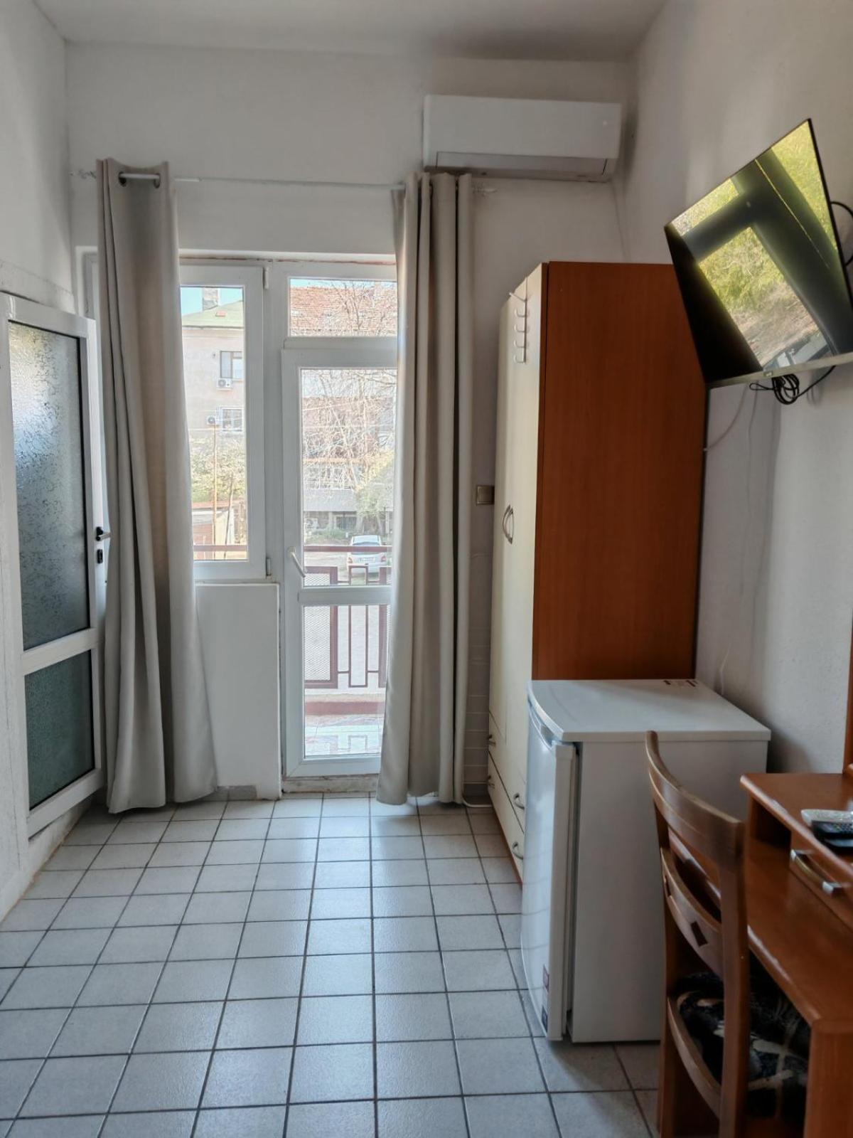 Къща За Гости Пиргос Burgas Exteriör bild
