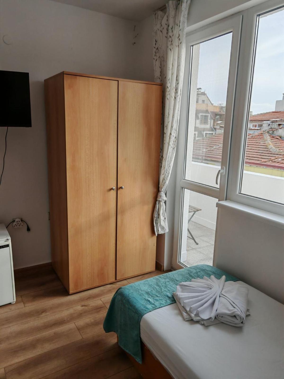 Къща За Гости Пиргос Burgas Exteriör bild